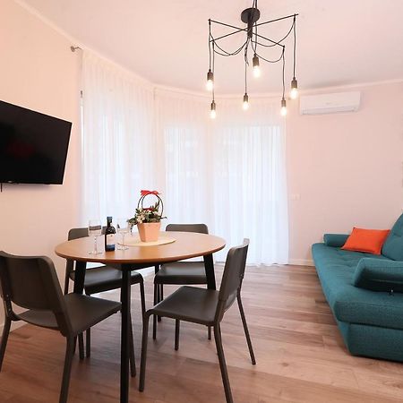 Julia'S Apartment Oradea Bagian luar foto