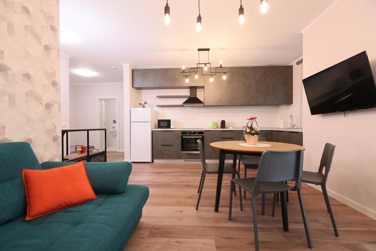 Julia'S Apartment Oradea Bagian luar foto