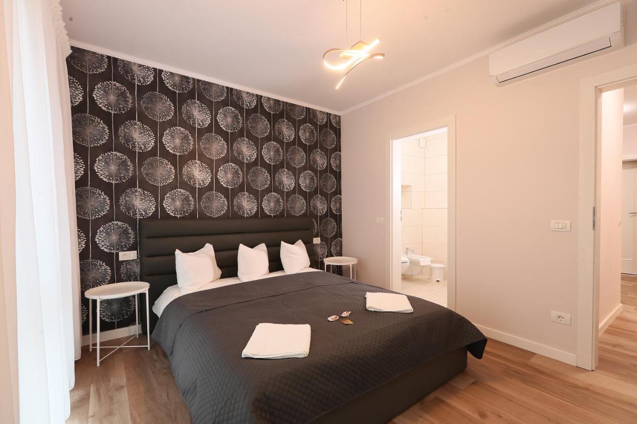 Julia'S Apartment Oradea Bagian luar foto