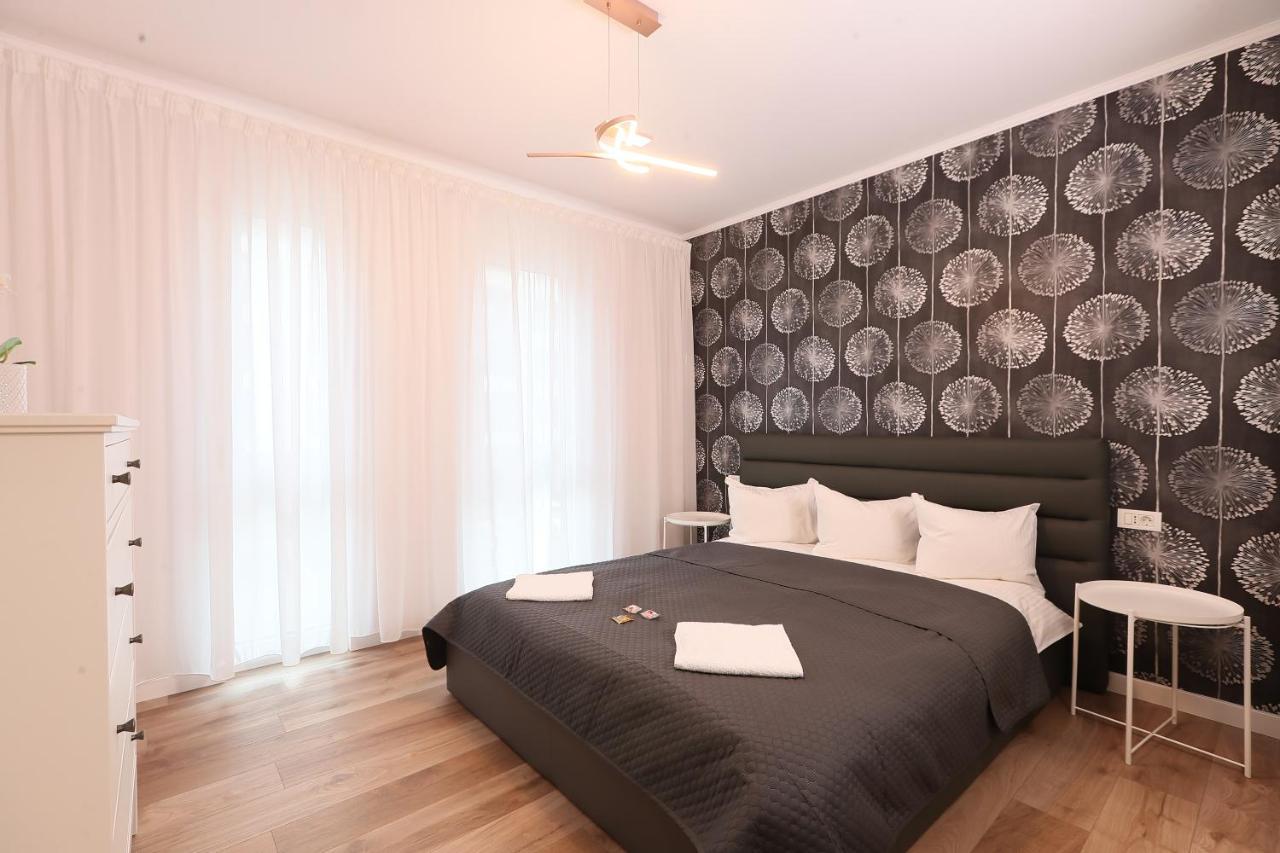 Julia'S Apartment Oradea Bagian luar foto
