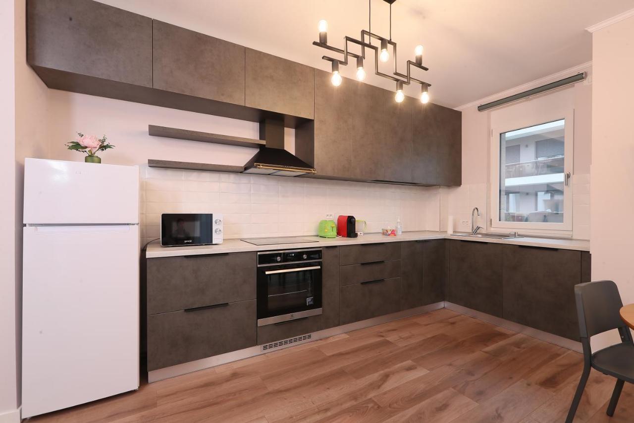 Julia'S Apartment Oradea Bagian luar foto