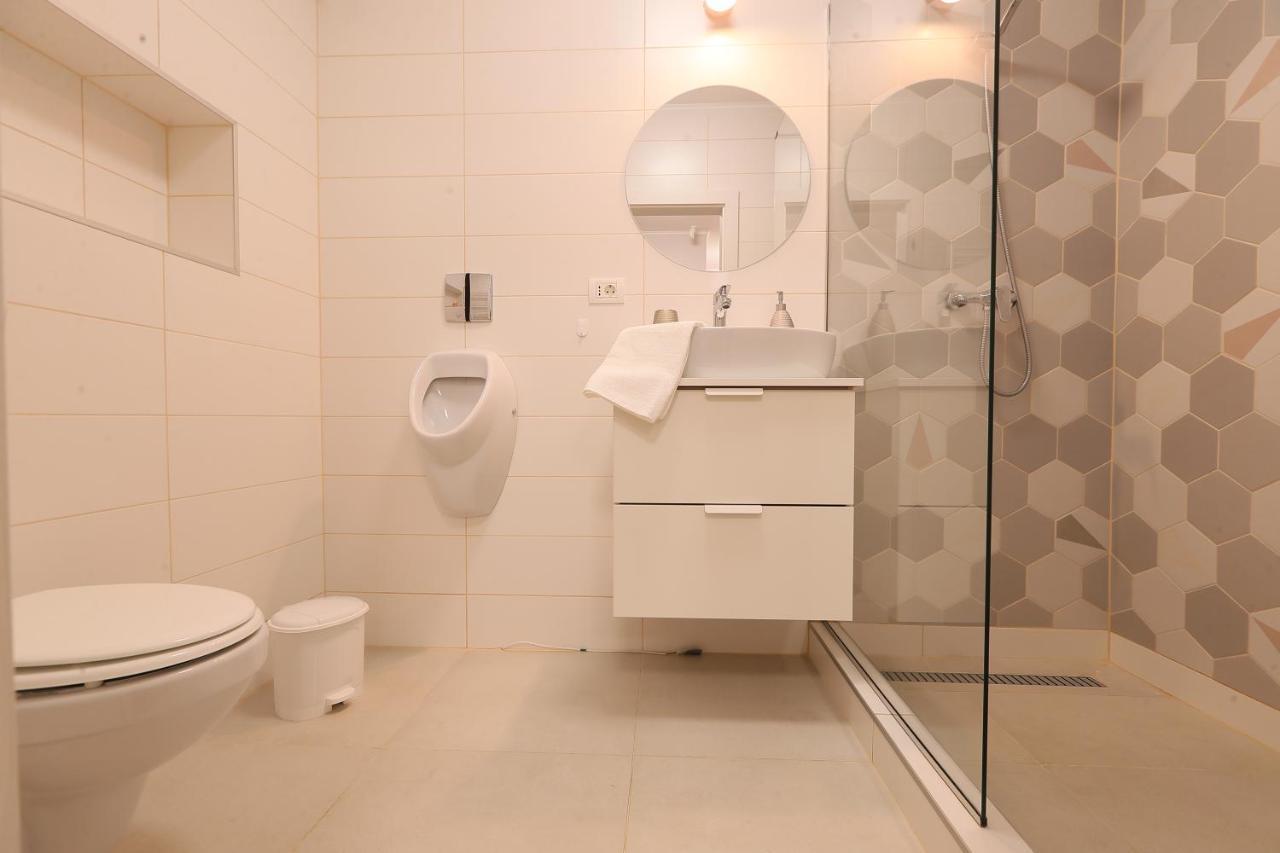 Julia'S Apartment Oradea Bagian luar foto